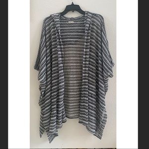 Hollister white and black short sleeve hooded cardigan